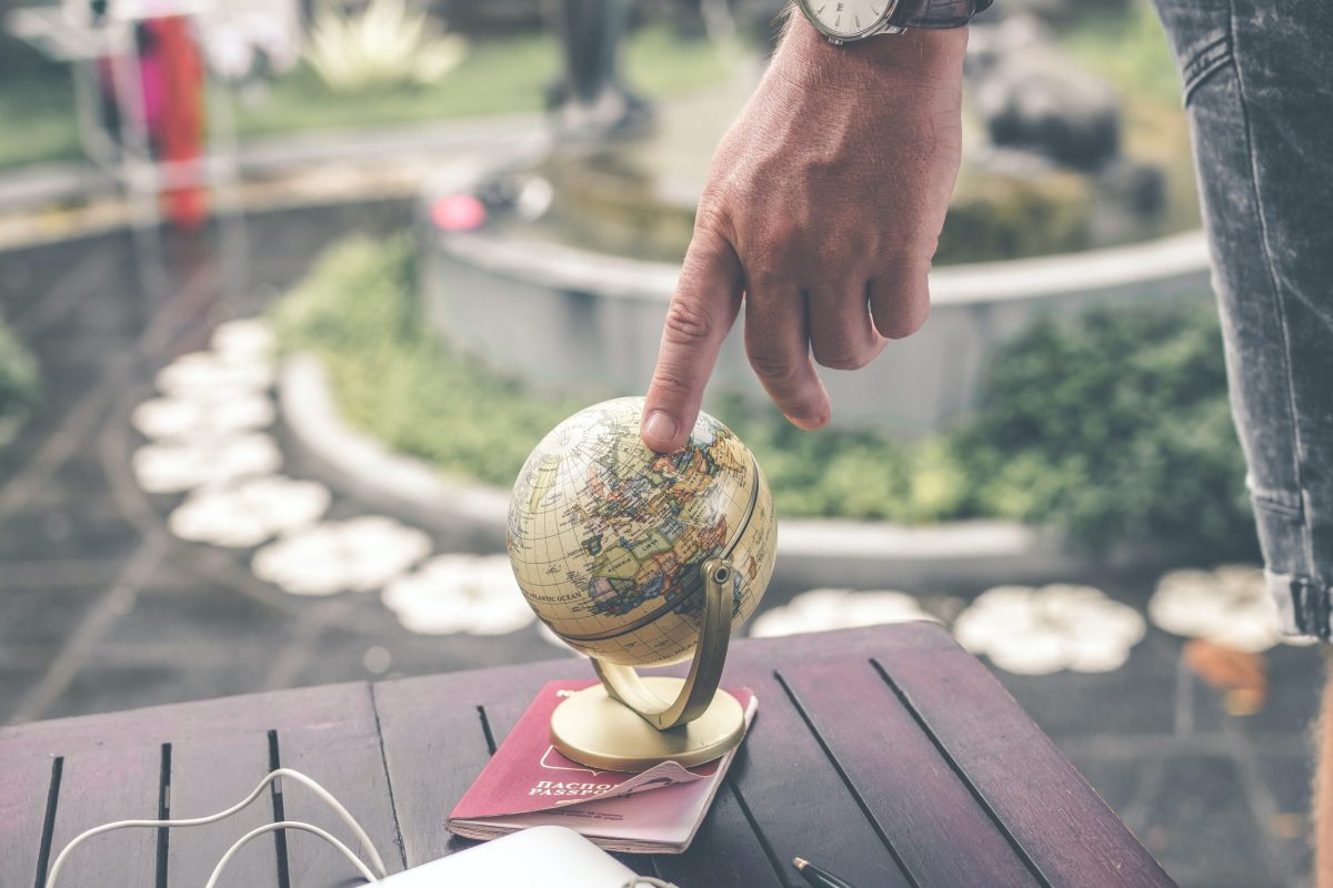 artem-beliaikin-42OiN2WhCPs-unsplash Staff augmentation in Brazil