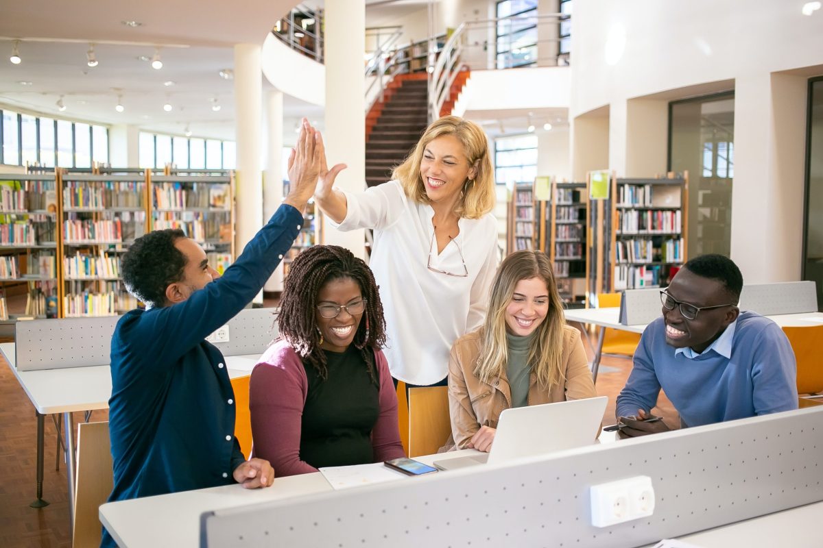 pexels-kampus-production-5940841 Explain the EOR model to your employees