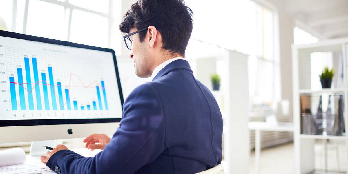 Analyzing financial statistics funcionário ou prestador de serviço