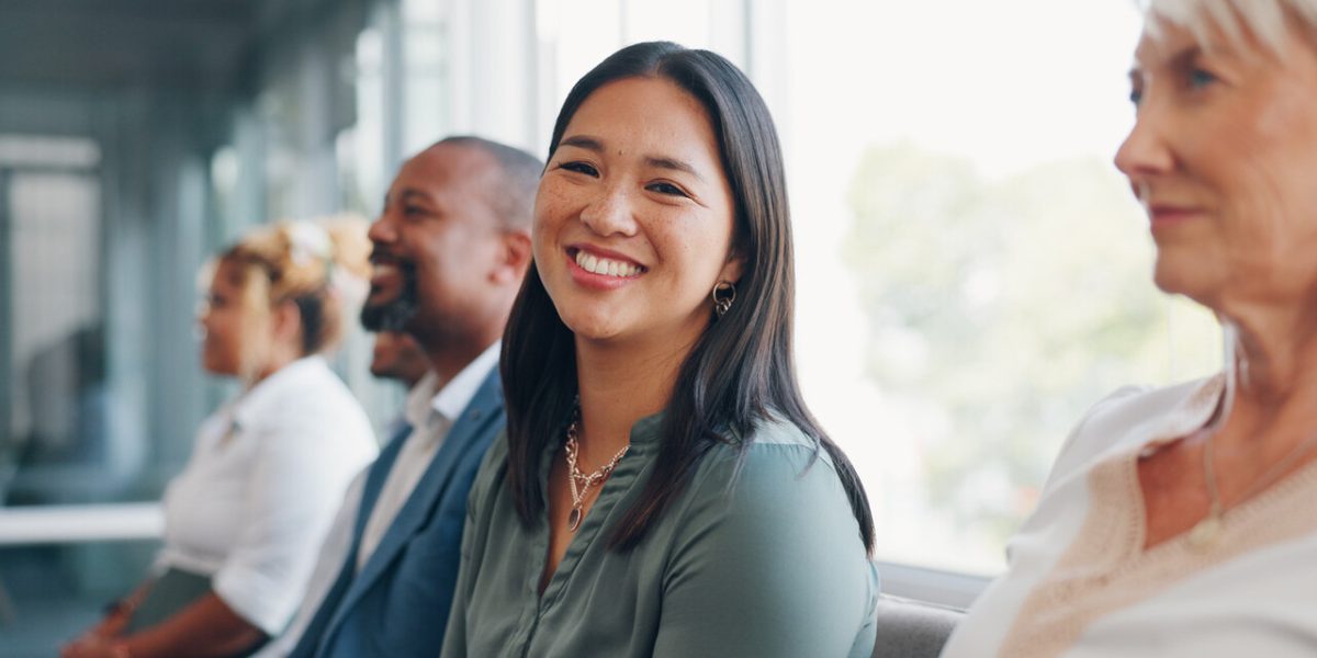 large-face-recruitment-or-business-people-in-a-waiting-2023-11-27-05-13-39-utc (2) tendências de RH para 2024