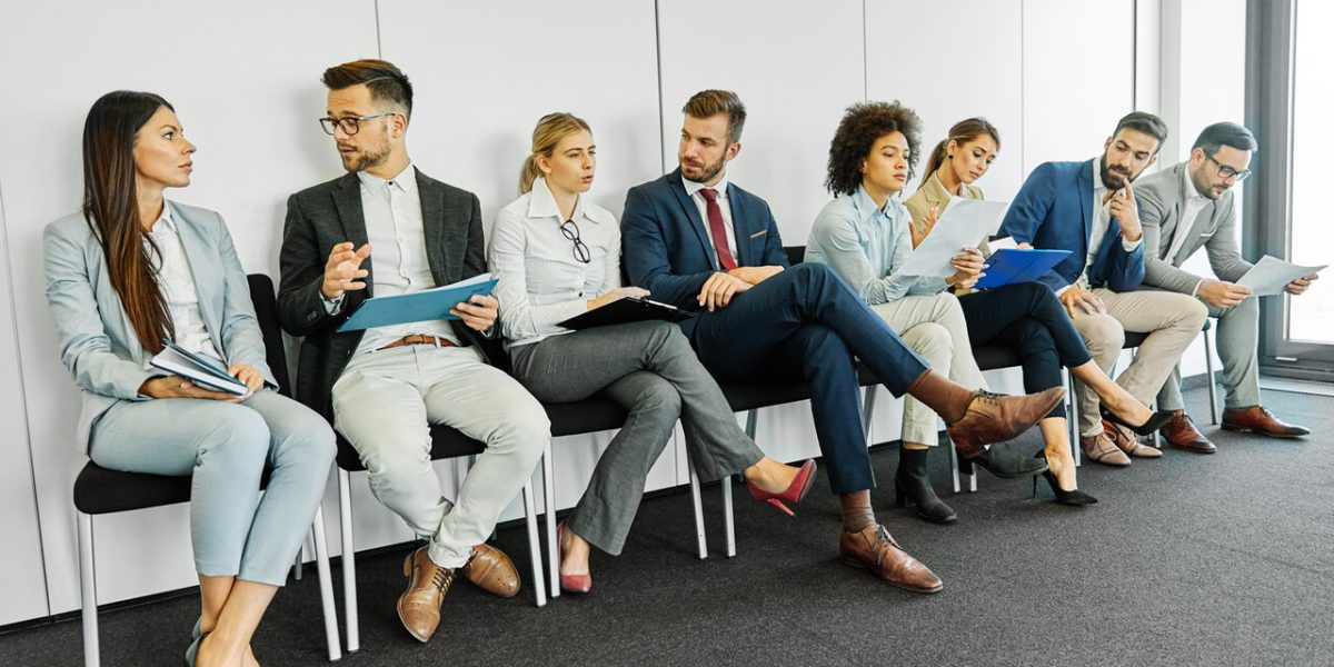 large-man-business-chair-sitting-waiting-businessman-can-2023-12-11-02-11-11-utc (2) Visto de Nômade Digital