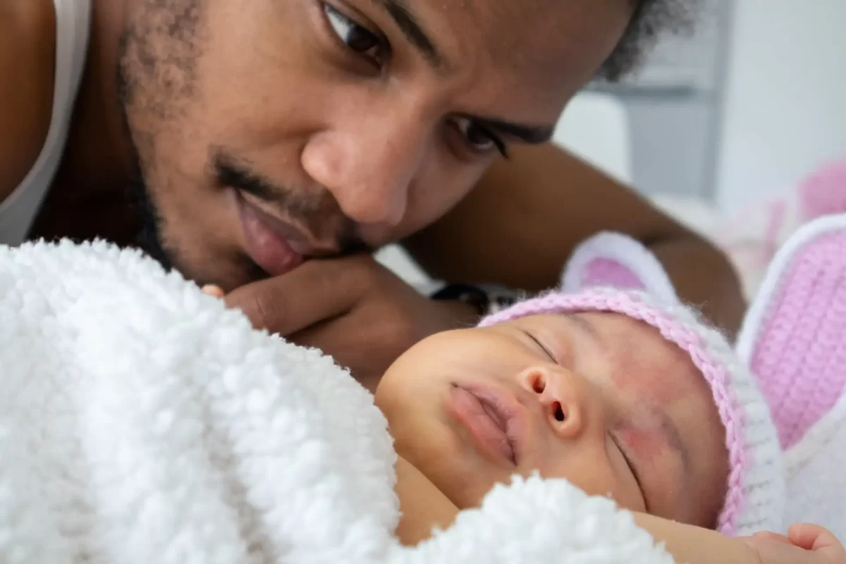nubelson-fernandes-xkIQNjWwto0-unsplash-min Parental leave in Colombia