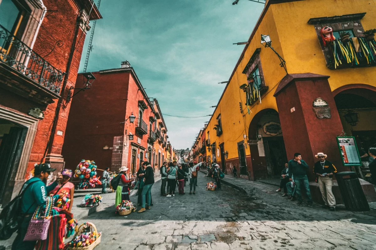 jezael-melgoza-3snKY0XMKwg-unsplash-mExic HIre employees in Mexico from abroad
