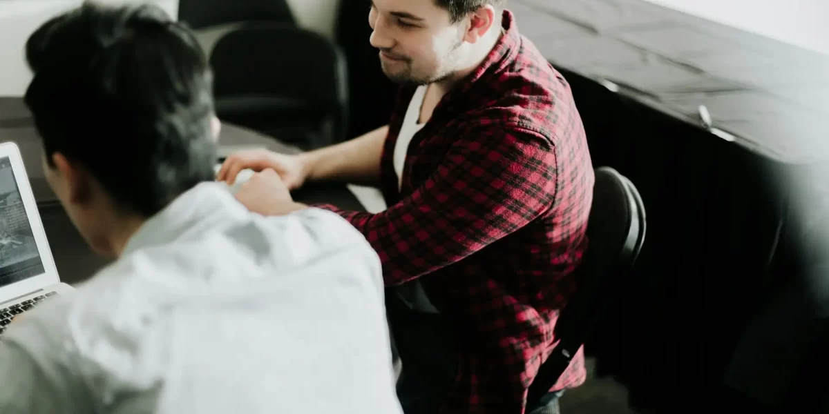 priscilla-du-preez-6FtD8hXC91c-unsplash-min contratar prestadores de serviço do exterior