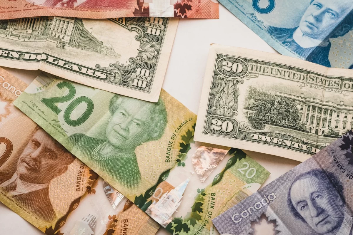 piggybank-2Gc75AKn18M-unsplash-min Minimum salary Brazil