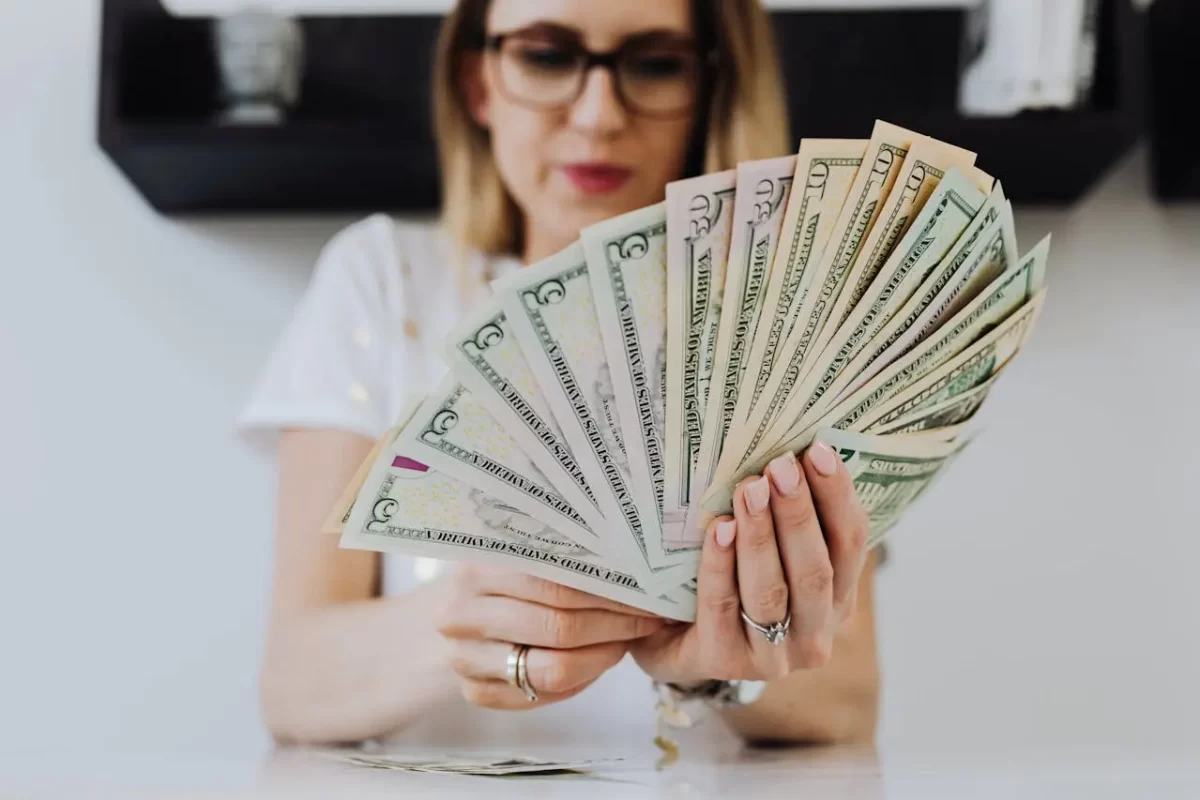 pexels-karolina-grabowska-4968652-min minimum wage in Colombia